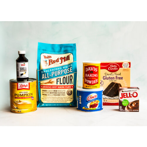 Amerikaanse bakmixen en ingredienten voor taart, muffins en fluffy pannenkoeken.