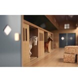Kids Globe Kids Globe 610311 - Paardenstal met 7 boxen en weiland 1:24