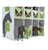Kids Globe Kids Globe 610308 - Paardenhotel met 12 boxen 1:24