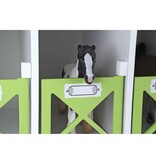 Kids Globe Kids Globe 610308 - Paardenhotel met 12 boxen 1:24