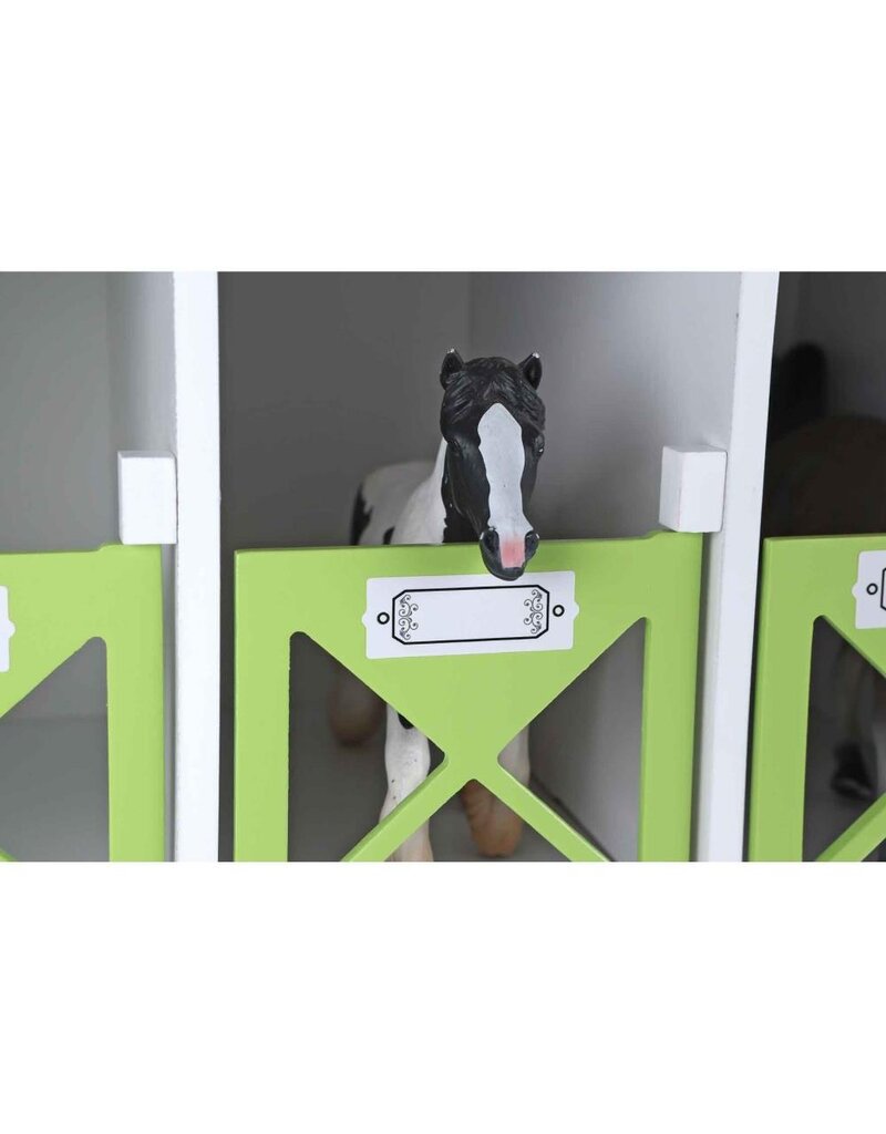 Kids Globe Kids Globe 610308 - Paardenhotel met 12 boxen 1:24