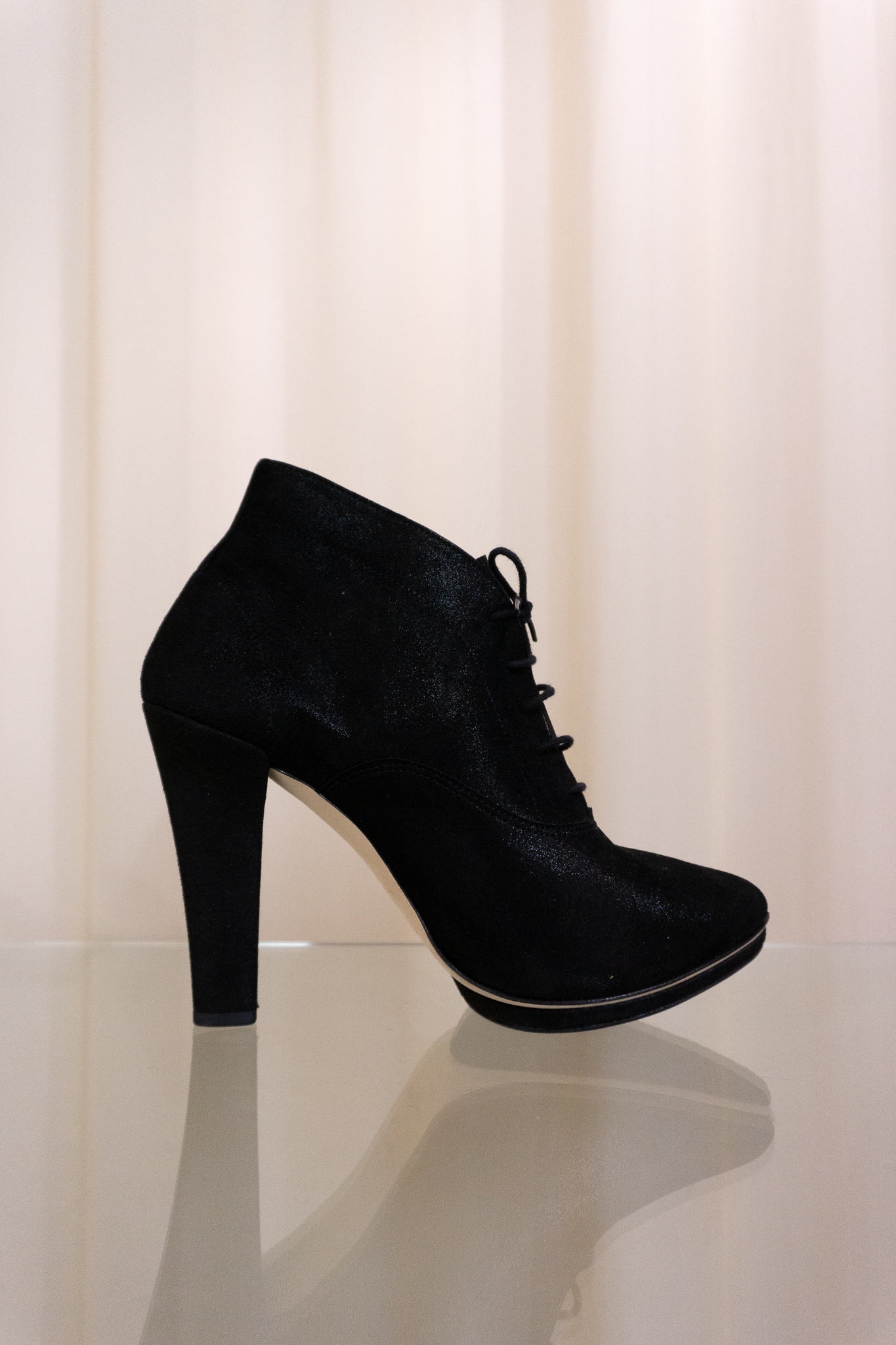 Carbone lace-up heels black