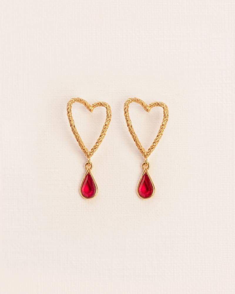 Twisted heart-shaped stud earrings with garnet drop gold plated