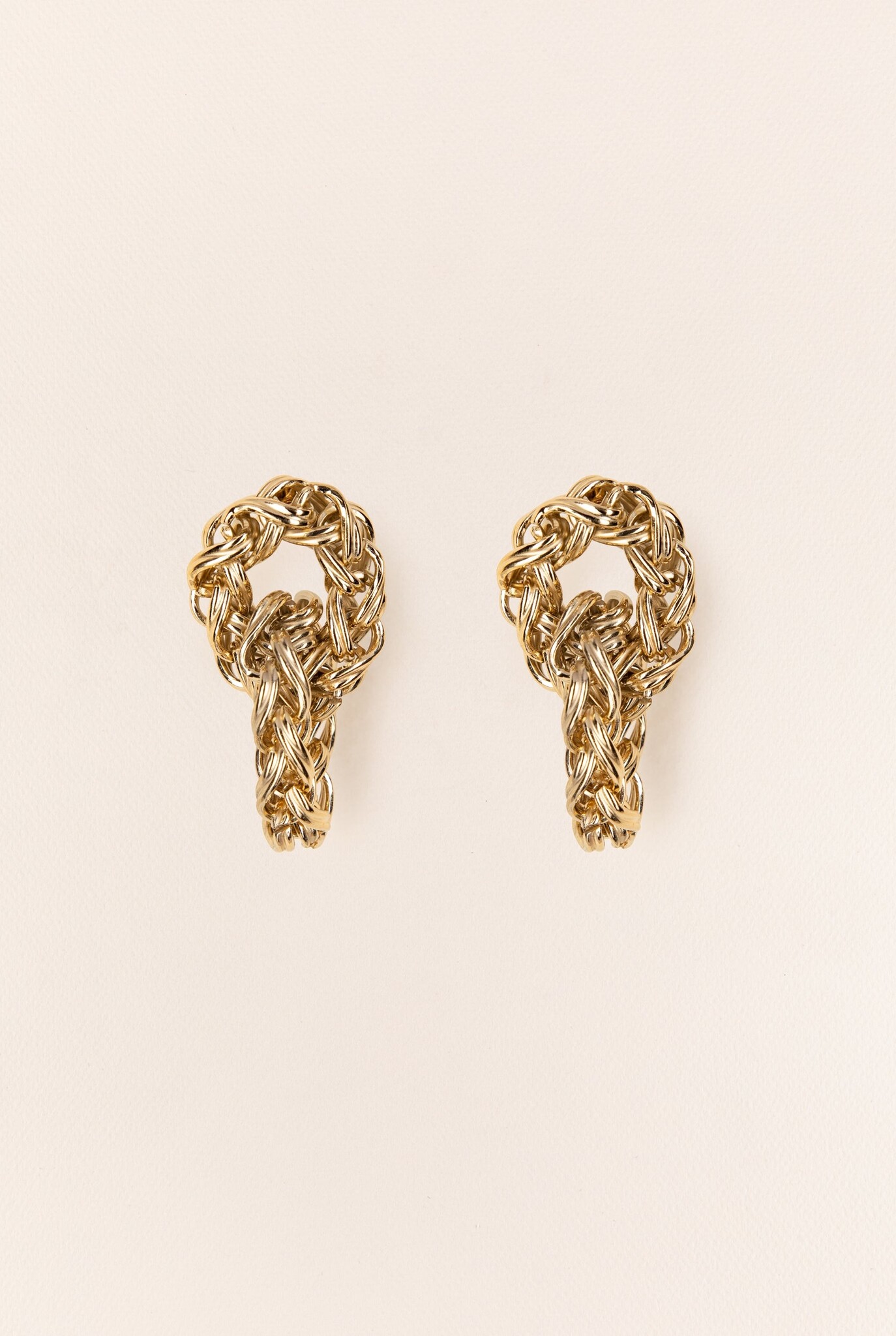Pendant post earrings with chained hoops in gold-plated