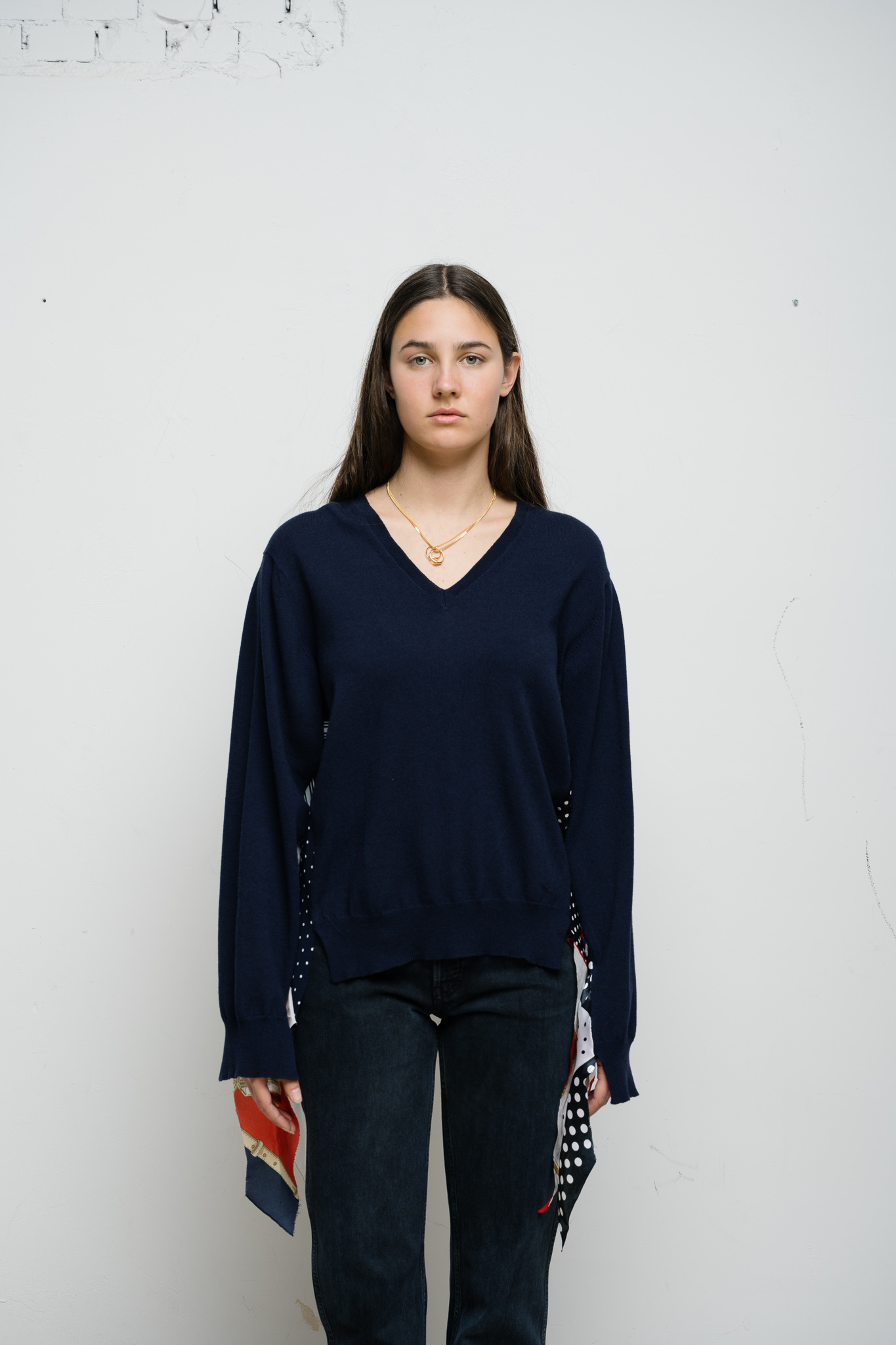 Robbie V-neck sweater vintage silk scarves Navy/Red