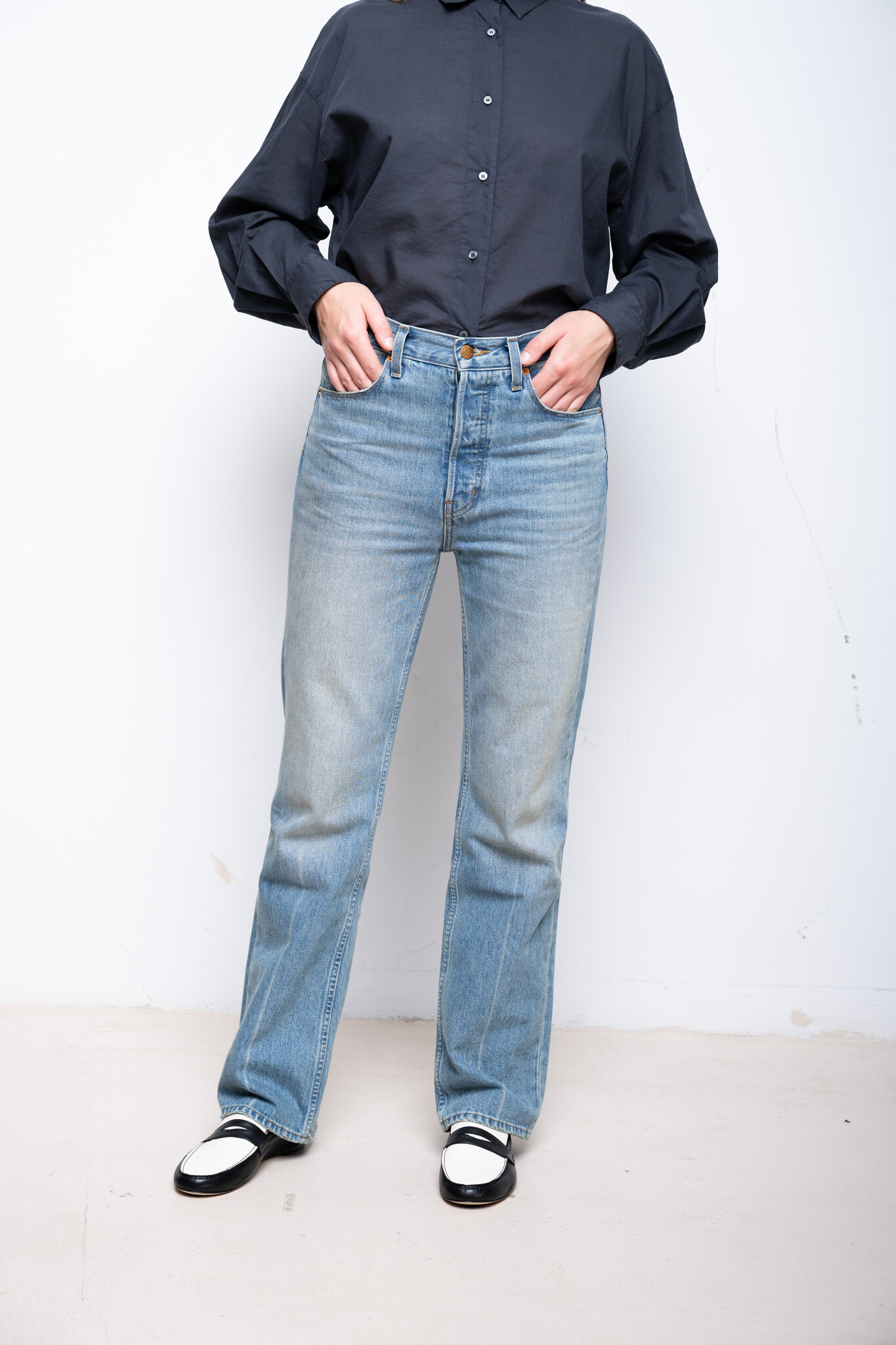 The Easy jeans worn indigo