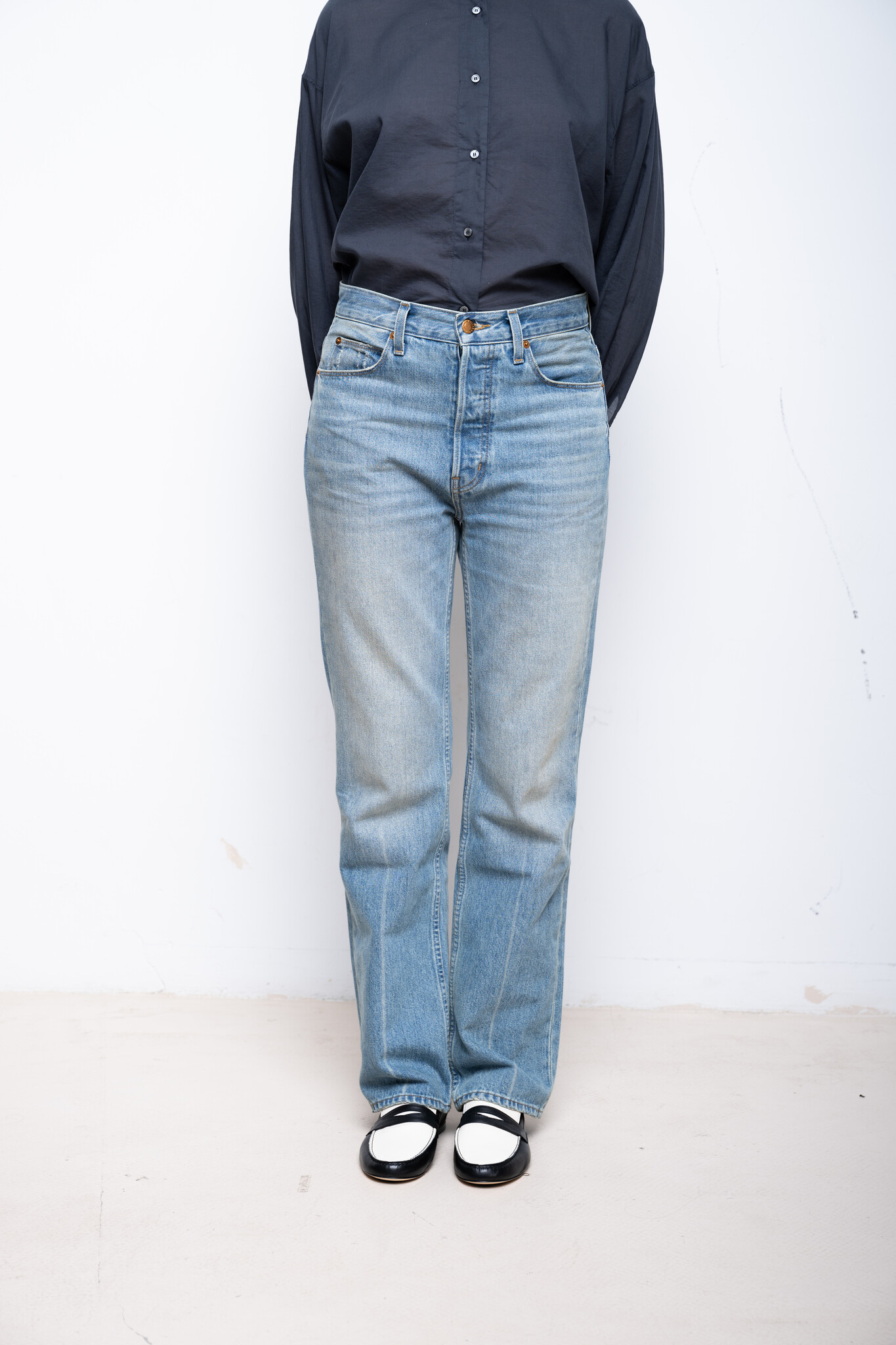 The Easy jeans worn indigo