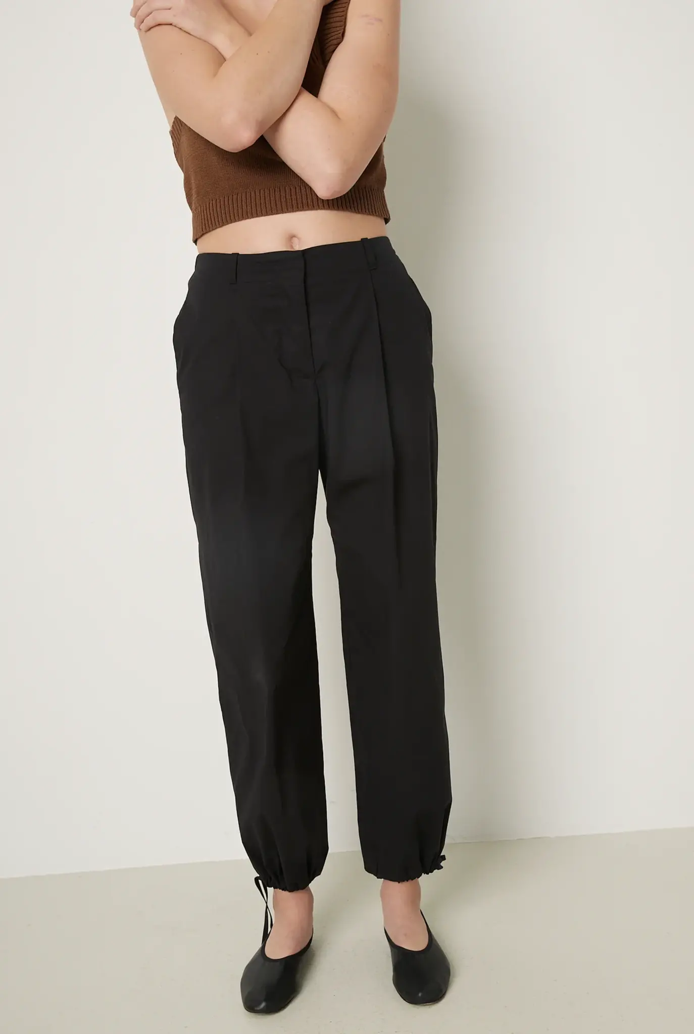 Myta trousers Black