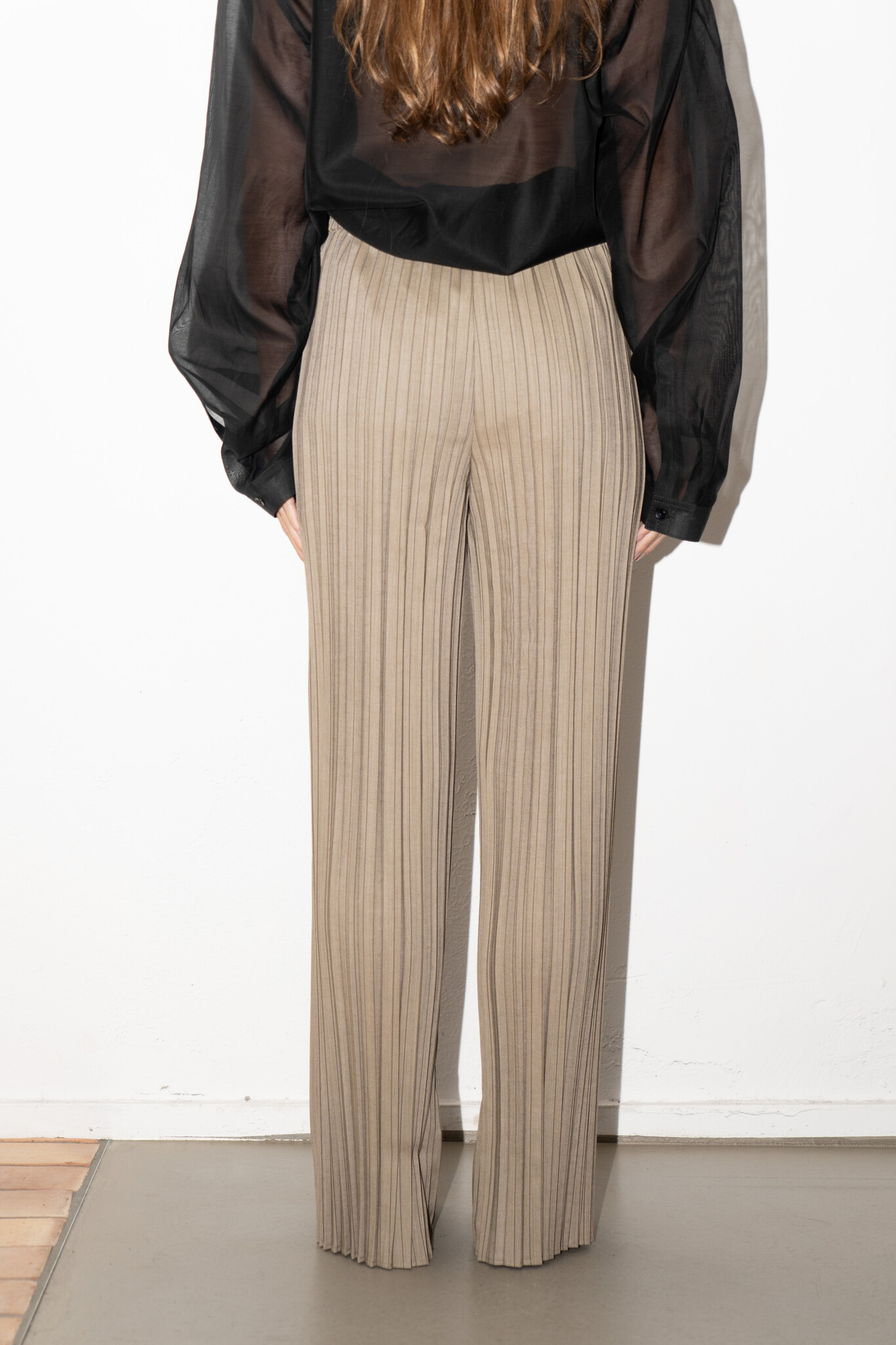 Pinstriped herringbone plisse pants Nut