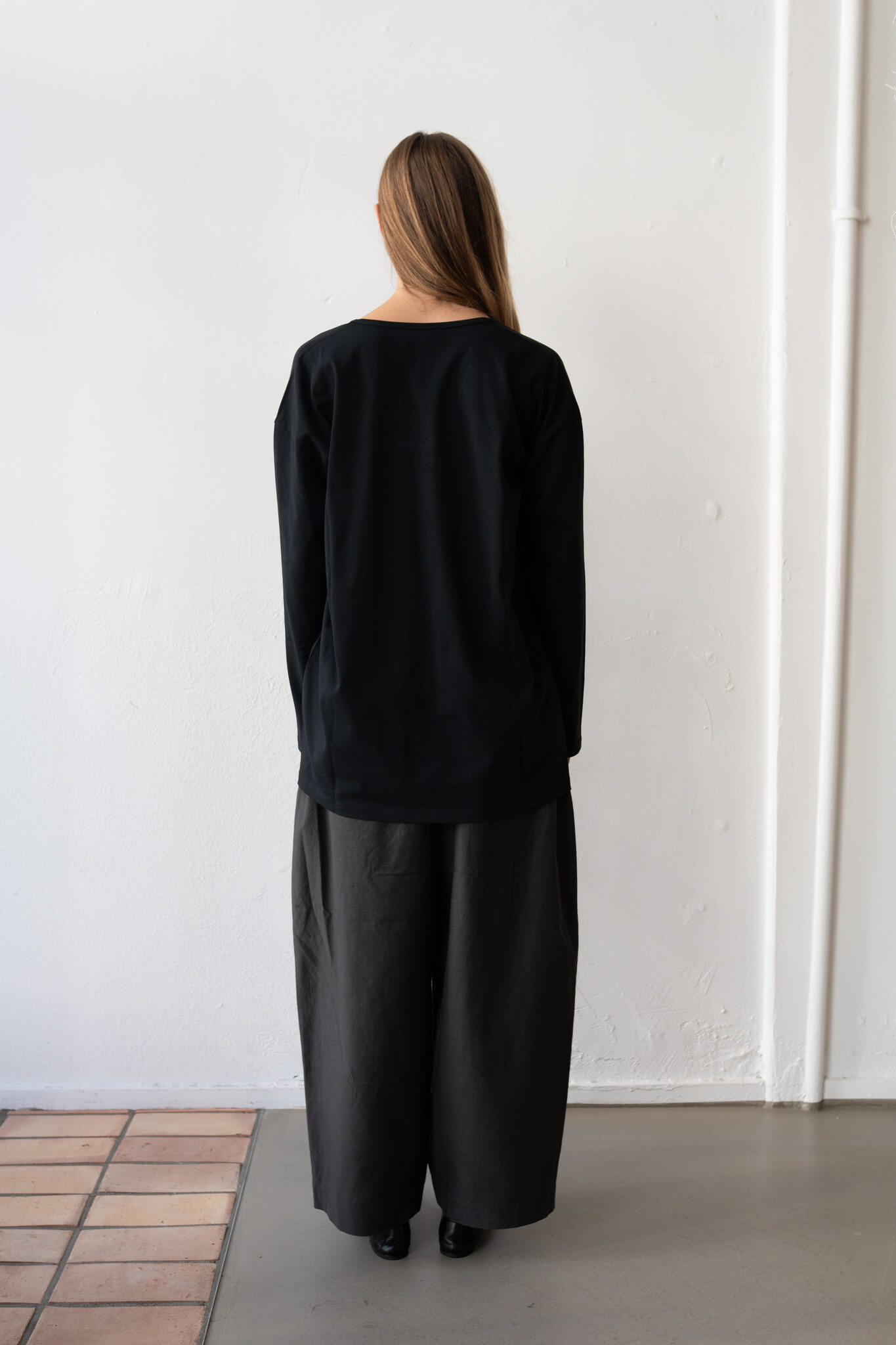 Boy V neck black jersey
