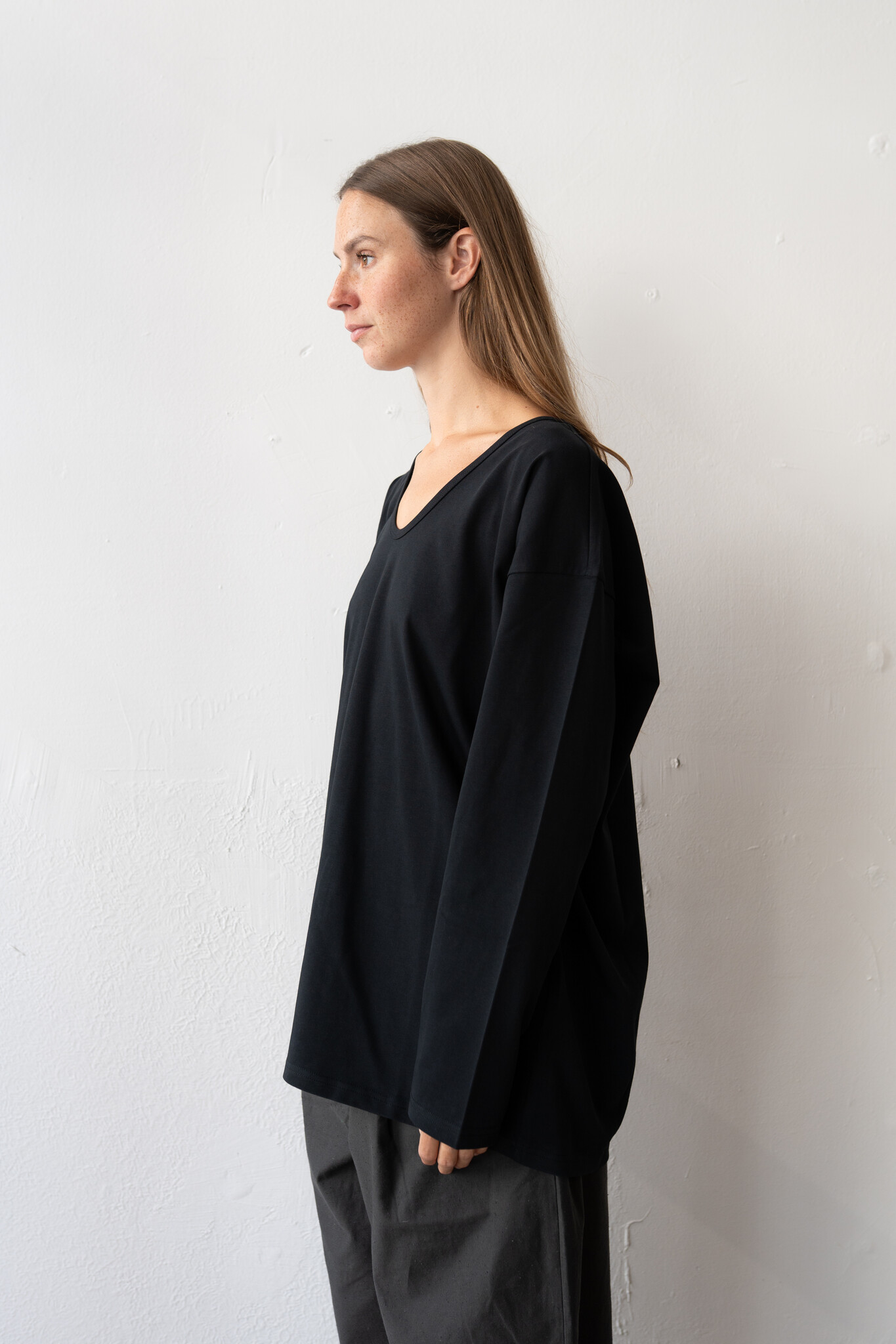 Boy V neck black jersey