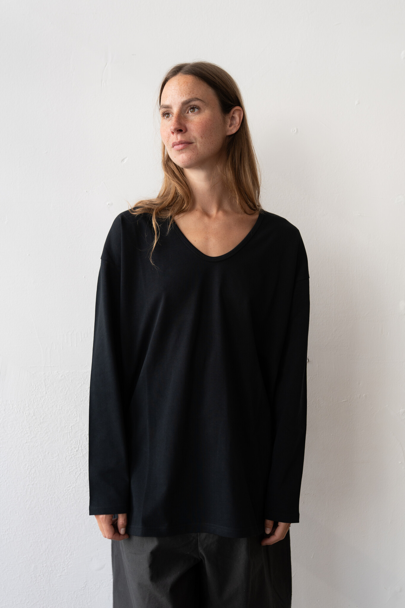 Boy V neck black jersey
