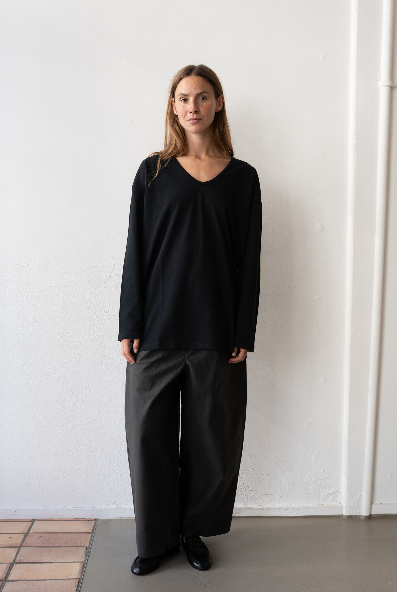 Boy V neck black jersey