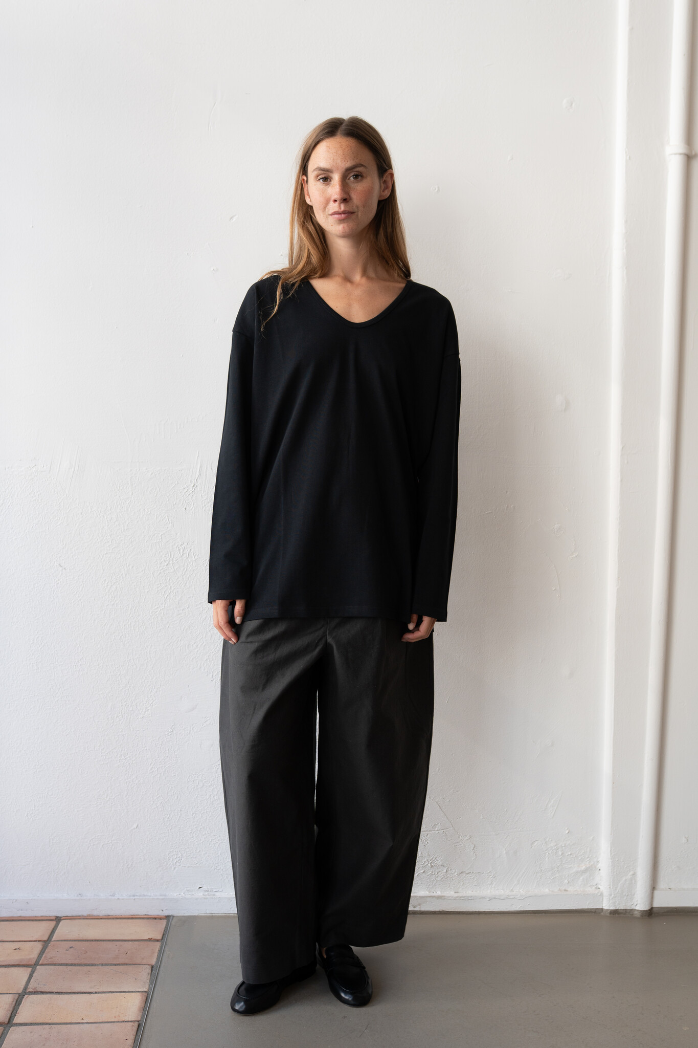 Boy V neck black jersey