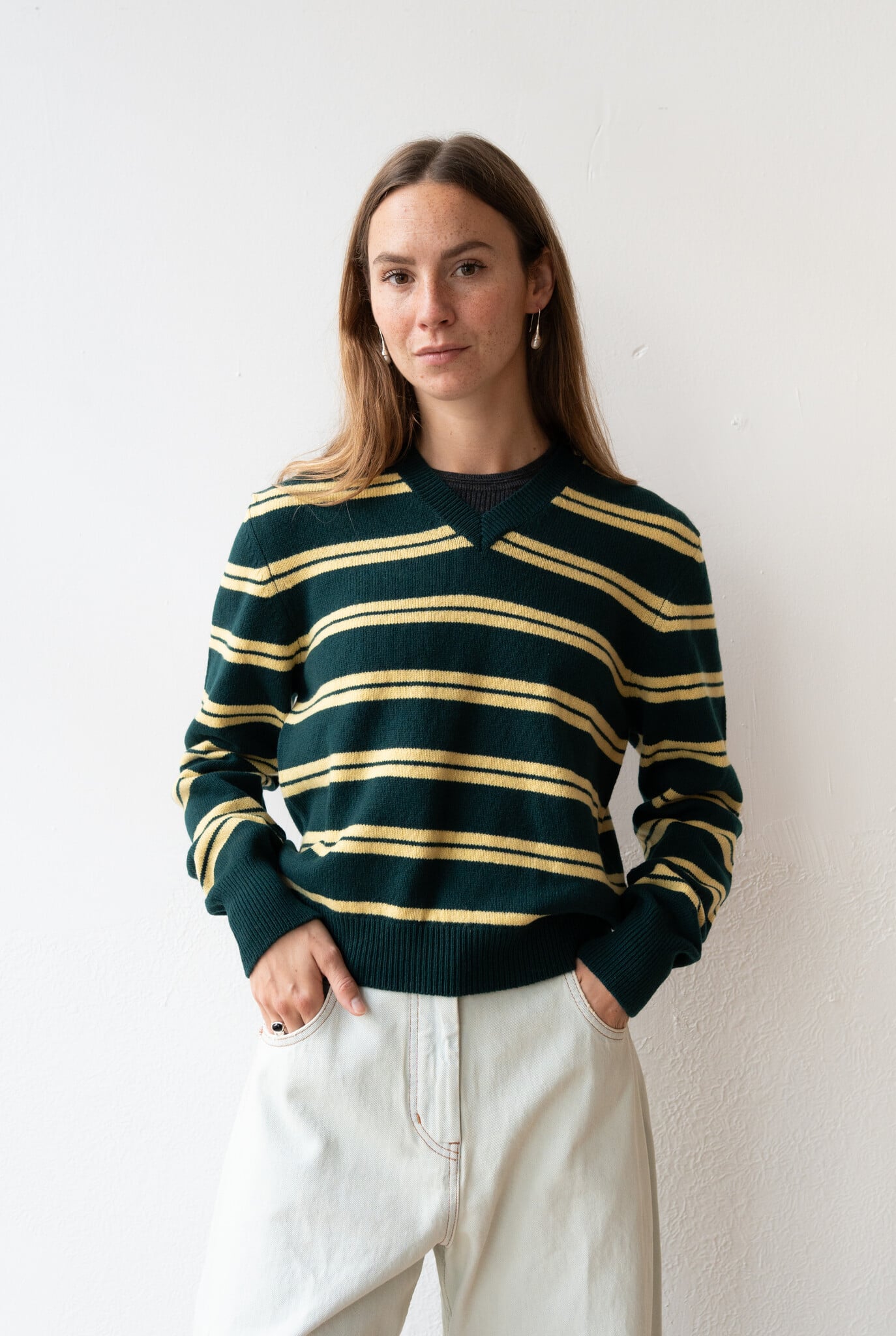 Sugo Shrunken V-Neck Stripe Holly with Yellow