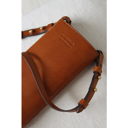 O My Bag Charlie telefoontas met 2 riemen - klassiek leder cognac