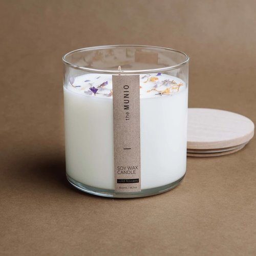 the Munio Wild flowers sojakaars met houten wiek in glas - rozengeur the Munio Wild flowers sojakaars met houten wiek in glas - rozengeur