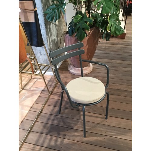 Vermobil Grace tuinstoel met armleuningen ancient grey + kussen - TOONZAALMODEL Vermobil Grace tuinstoel met armleuningen ancient grey + kussen - TOONZAALMODEL