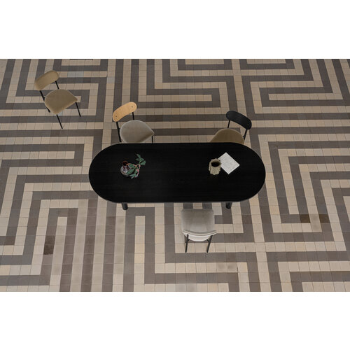 Studio Henk Oblique eetkamerstoel met houten rugleuning zwart frame Orion cream 02