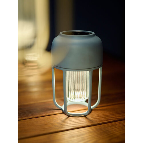 Houe Light No1 draagbare lamp op zonne-energie ice blue Houe Light No1 draagbare lamp op zonne-energie ice blue