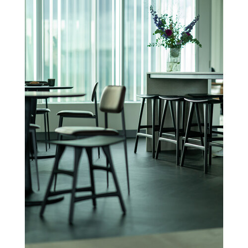 Ethnicraft Torsion ronde eettafel eik zwartgebeitst Ethnicraft Torsion ronde eettafel eik zwartgebeitst