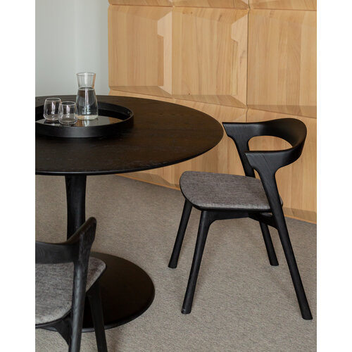 Ethnicraft Torsion ronde eettafel eik zwartgebeitst Ethnicraft Torsion ronde eettafel eik zwartgebeitst