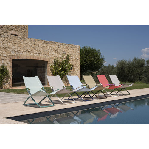 Emu Snooze loungestoel matt white/red Emu Snooze loungestoel matt white/red