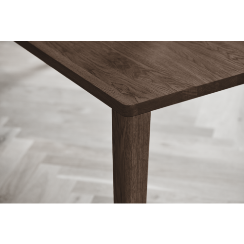 Bolia Graceful table à manger en chêne massif huilé foncé