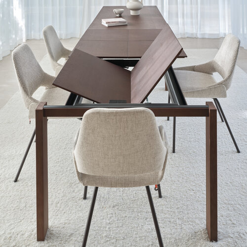 Mobitec Altera verlengbare eettafel T0703 blad eik onderstel metaal rost + 3 verlengstukken Mobitec Altera verlengbare eettafel T0703 blad eik onderstel metaal rost + 3 verlengstukken