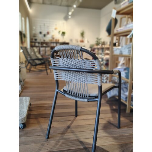Vincent Sheppard Cleo tuinstoel fossil grey/misty dots - TOONZAALMODEL