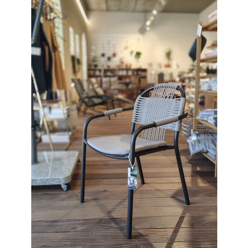 Vincent Sheppard Cleo tuinstoel fossil grey/misty dots - TOONZAALMODEL