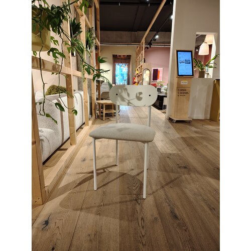 Studio Henk Oblique stoel wit frame witte rugleuning brema beige05 - TOONZAALMODEL