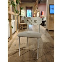 Oblique stoel wit frame witte rugleuning brema beige05 - TOONZAALMODEL