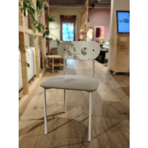 Studio Henk Oblique stoel wit frame witte rugleuning brema beige05 - TOONZAALMODEL