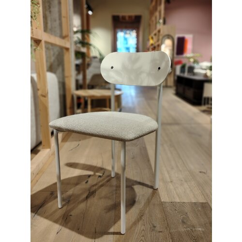 Studio Henk Oblique stoel wit frame witte rugleuning brema beige05 - TOONZAALMODEL