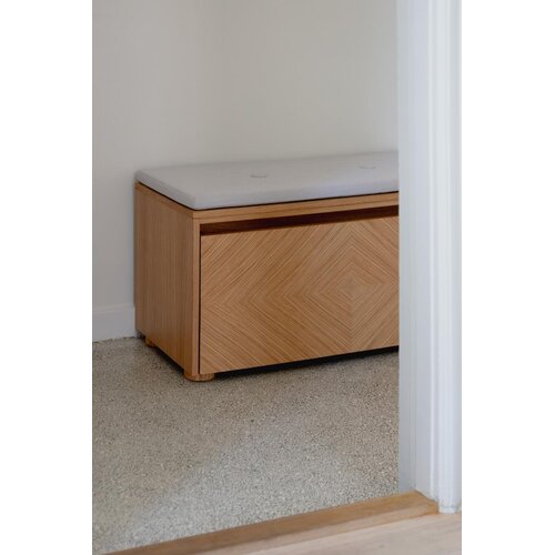 Umage Hideaway opbergbank eik – houten klapdeur met patroon - sterling Cushion Umage Hideaway opbergbank eik – houten klapdeur met patroon - sterling Cushion