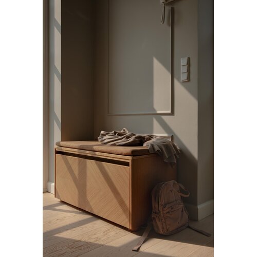 Umage Hideaway opbergbank eik – houten klapdeur met patroon - sugar brown kussen Umage Hideaway opbergbank eik – houten klapdeur met patroon - sugar brown kussen