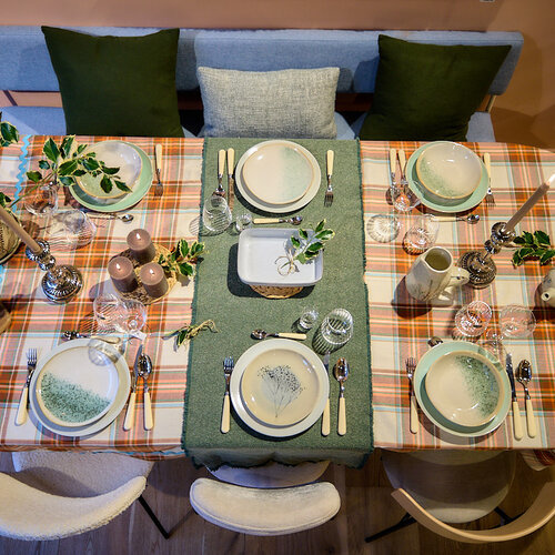 La table de Noël de Granny – une table de Noël chaleureuse et nostalgique au charme rétro.