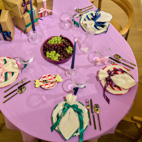 Pop de Noël – une table de Noël joyeuse, pleine de couleurs, d’optimisme et de petits détails ludiques