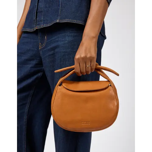O My Bag Coco croissant handtas Wild oak soft grain O My Bag Coco croissant handtas Wild oak soft grain