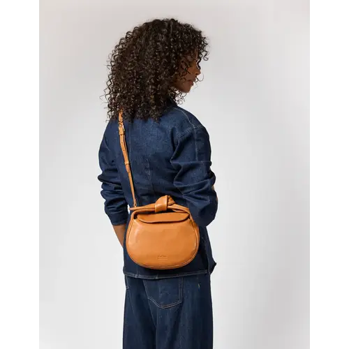 O My Bag Coco croissant handtas Wild oak soft grain O My Bag Coco croissant handtas Wild oak soft grain