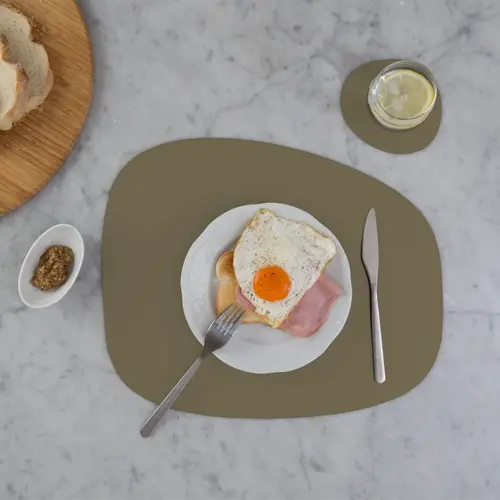 Vacavaliente SRL Ruca placemat steenvorm olive recycl. leer Vacavaliente SRL Ruca placemat steenvorm olive recycl. leer