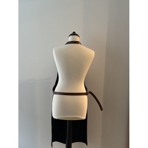 Verstee Leather Crafts Keukenschort leder rivet zwart/cognac stevige halsriem Verstee Leather Crafts Keukenschort leder rivet zwart/cognac stevige halsriem