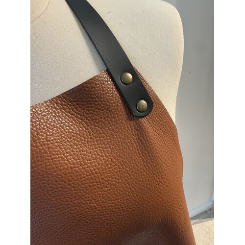 Verstee Leather Crafts Keukenschort leder rivet cognac/zwart Verstee Leather Crafts Keukenschort leder rivet cognac/zwart