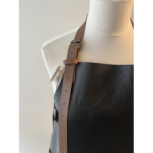 Verstee Leather Crafts Keukenschort leder rivet met zak zwart/cognac Verstee Leather Crafts Keukenschort leder rivet met zak zwart/cognac