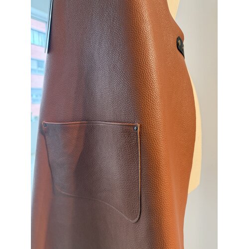 Verstee Leather Crafts Keukenschort leder rivet met zak cognac/zwart Verstee Leather Crafts Keukenschort leder rivet met zak cognac/zwart