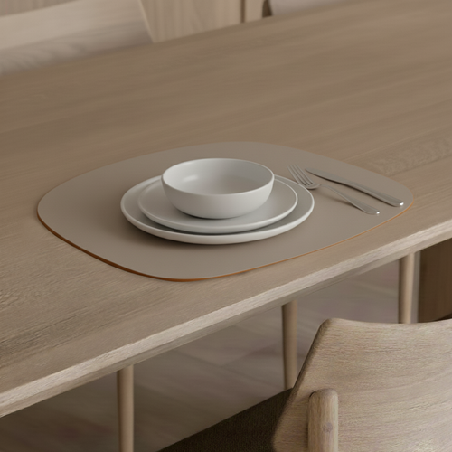 Vacavaliente SRL Ruca set de table forme pierre sandshell en cuir recyclé Vacavaliente SRL Ruca set de table forme pierre sandshell en cuir recyclé