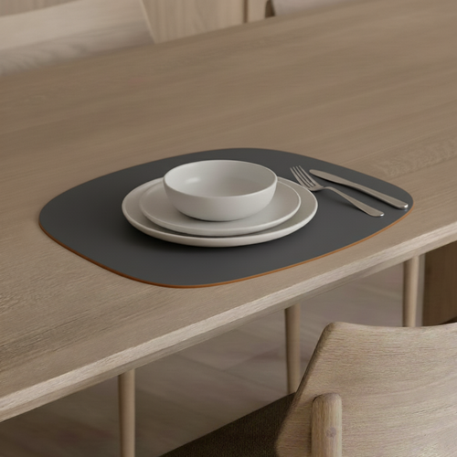 Vacavaliente SRL Ruca set de table forme pierre grey fungi en cuir recyclé Vacavaliente SRL Ruca set de table forme pierre grey fungi en cuir recyclé