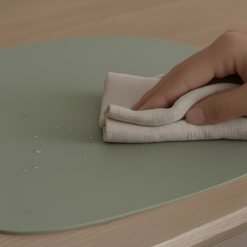 Vacavaliente SRL Ruca set de table forme pierre Sage Green en cuir recyclé Vacavaliente SRL Ruca set de table forme pierre Sage Green en cuir recyclé