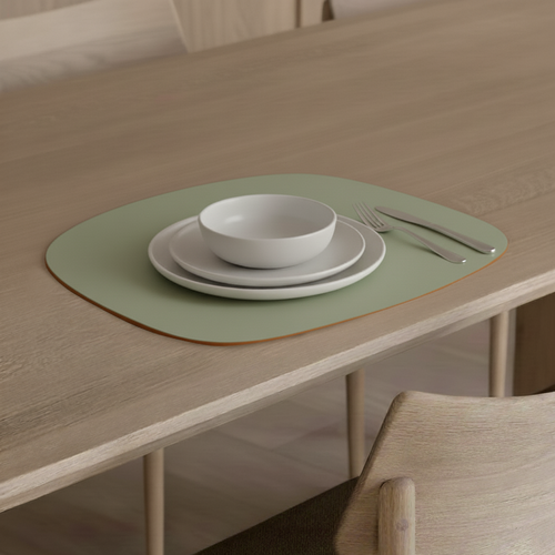 Vacavaliente SRL Ruca set de table forme pierre Sage Green en cuir recyclé Vacavaliente SRL Ruca set de table forme pierre Sage Green en cuir recyclé